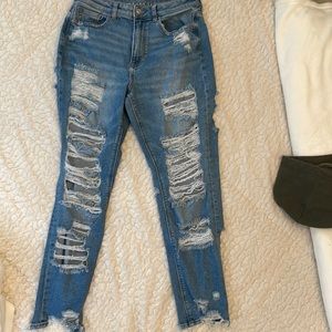 American Eagle denim mom jeans destruction on front and back never worn size 6
